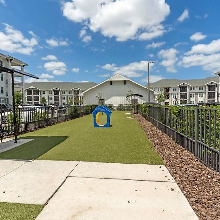 Sunny 2-Bed Oasis Pool And Gym In Apollo Beach Bagian luar foto