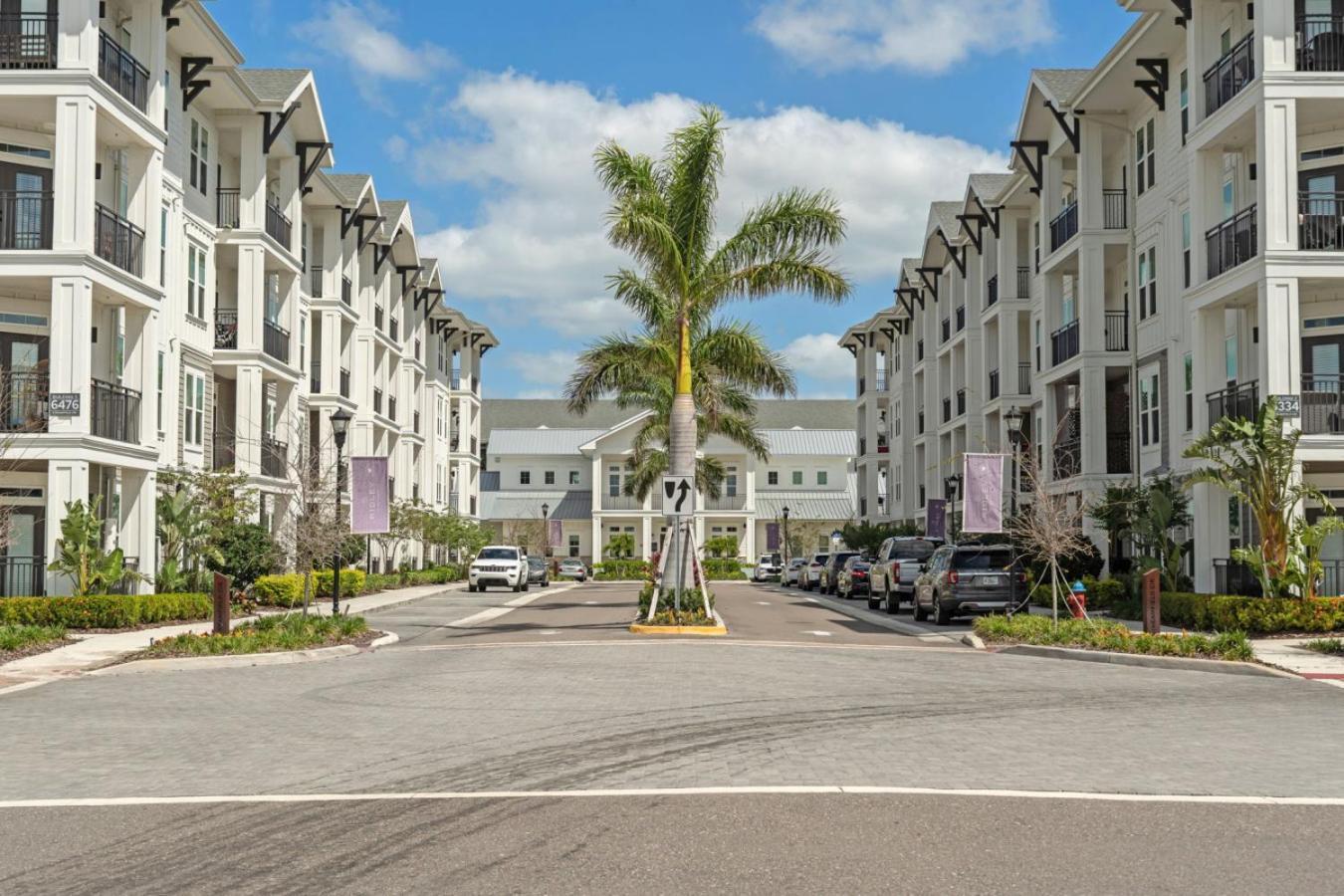 Sunny 2-Bed Oasis Pool And Gym In Apollo Beach Bagian luar foto