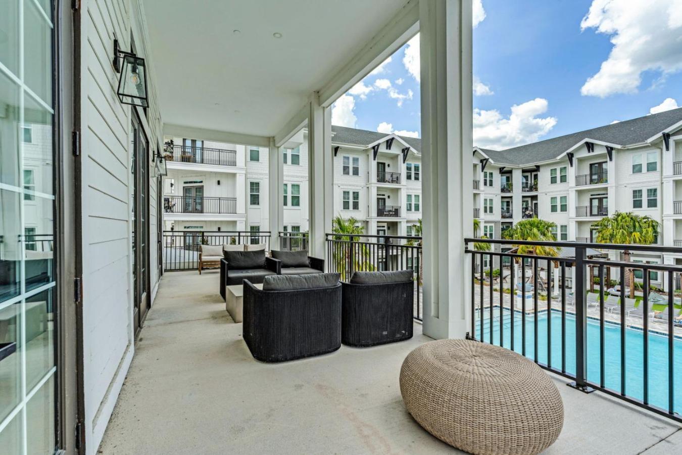 Sunny 2-Bed Oasis Pool And Gym In Apollo Beach Bagian luar foto