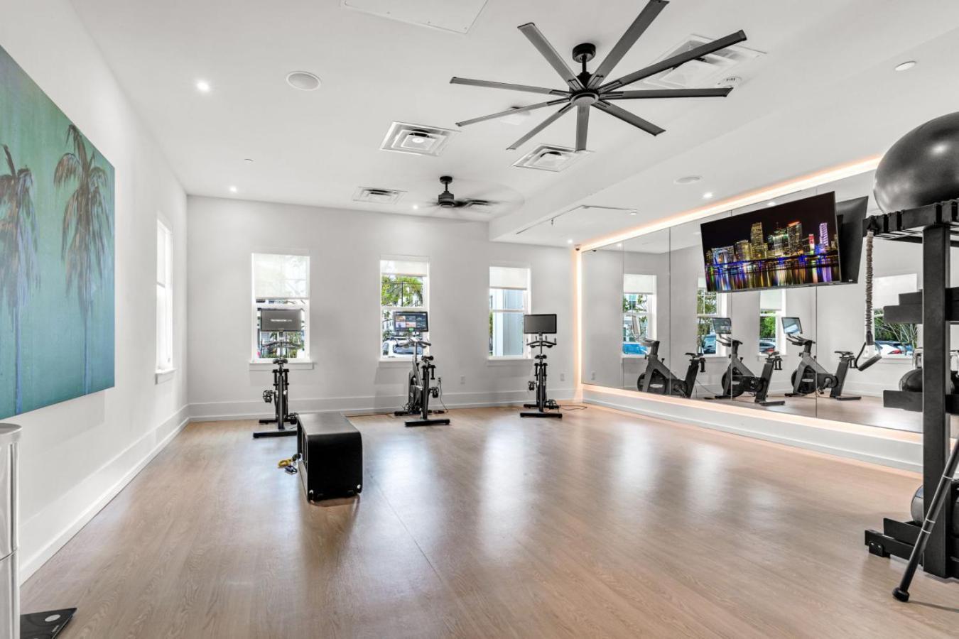Sunny 2-Bed Oasis Pool And Gym In Apollo Beach Bagian luar foto
