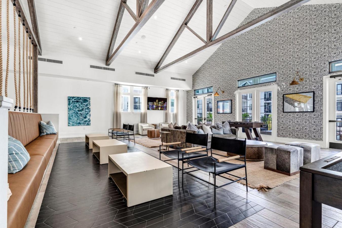 Sunny 2-Bed Oasis Pool And Gym In Apollo Beach Bagian luar foto