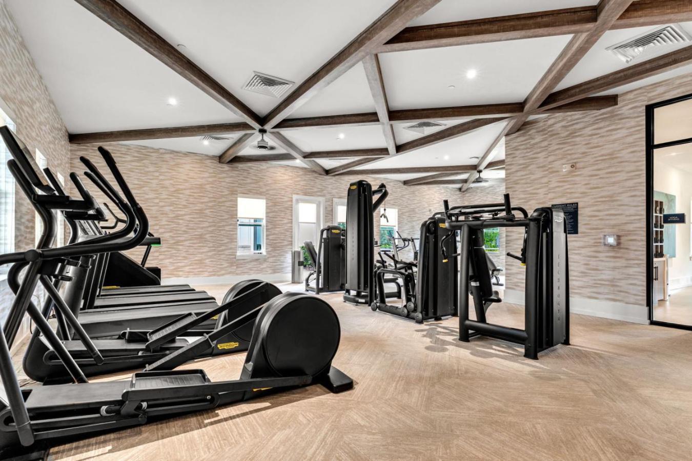 Sunny 2-Bed Oasis Pool And Gym In Apollo Beach Bagian luar foto