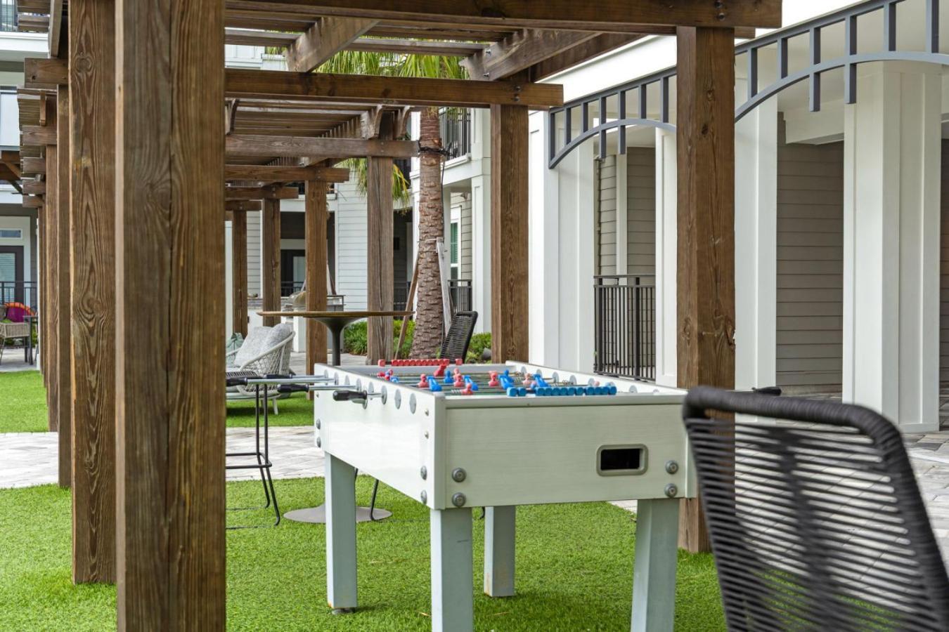 Sunny 2-Bed Oasis Pool And Gym In Apollo Beach Bagian luar foto