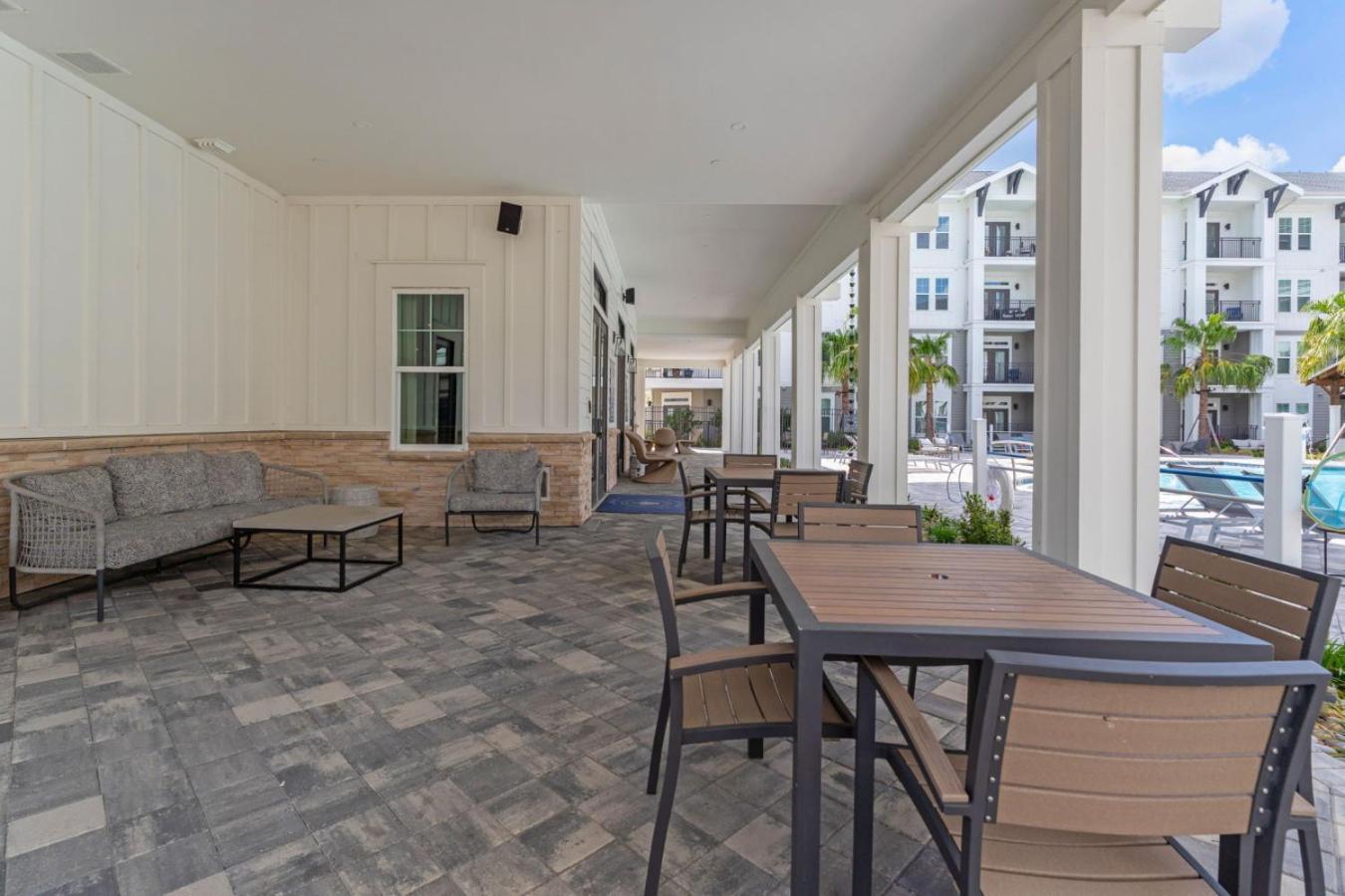 Sunny 2-Bed Oasis Pool And Gym In Apollo Beach Bagian luar foto