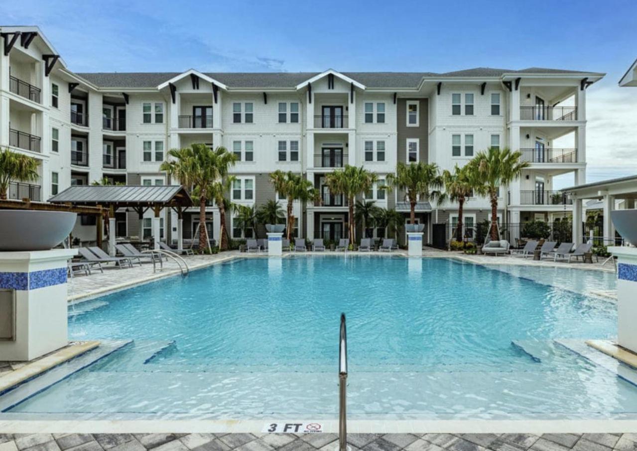 Sunny 2-Bed Oasis Pool And Gym In Apollo Beach Bagian luar foto