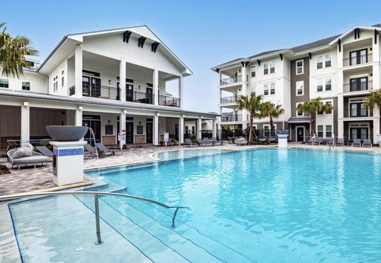 Sunny 2-Bed Oasis Pool And Gym In Apollo Beach Bagian luar foto
