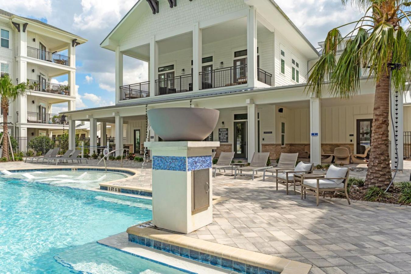 Sunny 2-Bed Oasis Pool And Gym In Apollo Beach Bagian luar foto