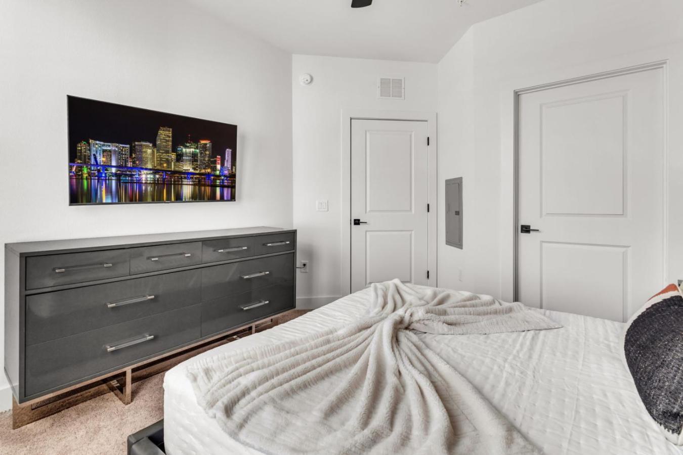 Sunny 2-Bed Oasis Pool And Gym In Apollo Beach Bagian luar foto
