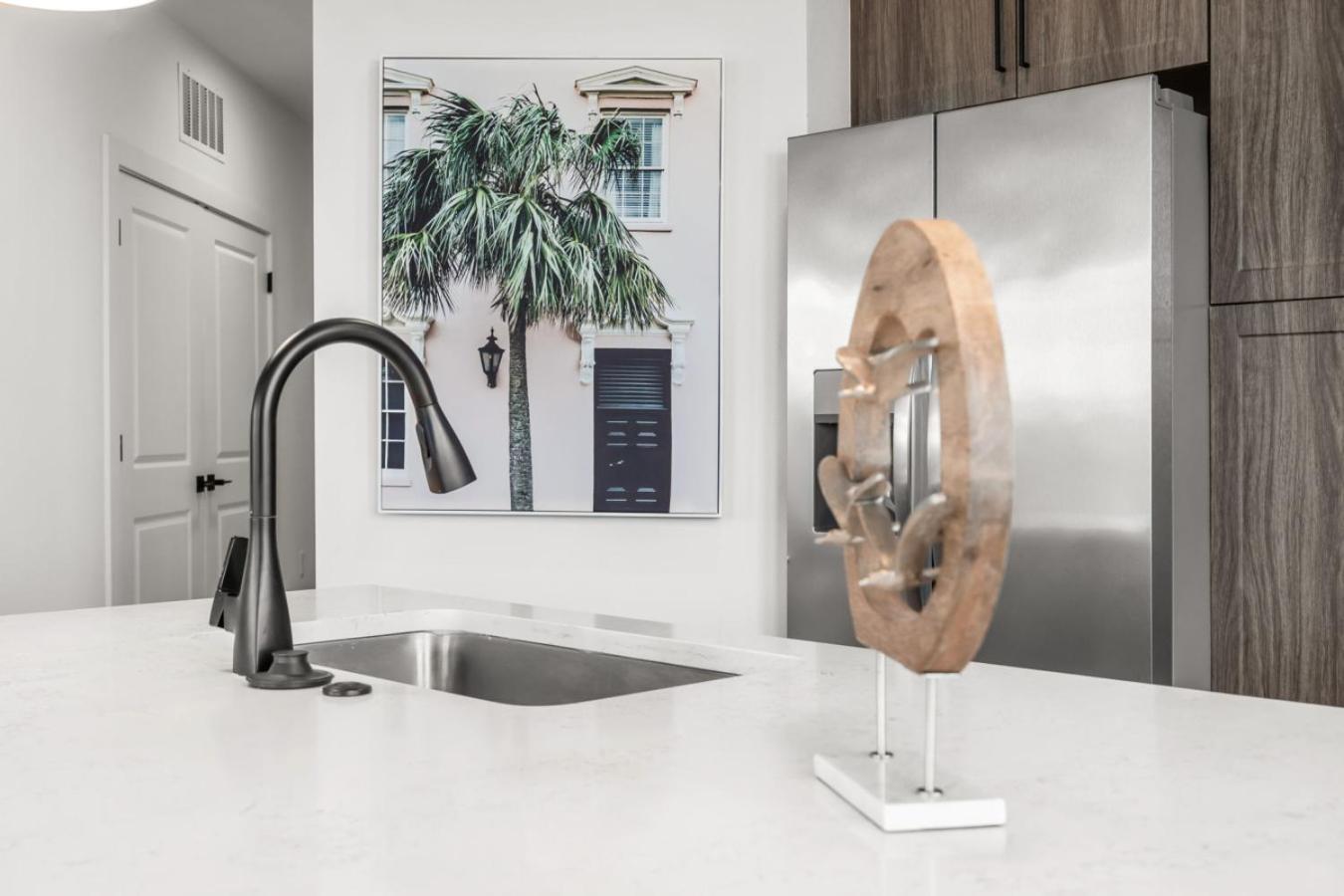 Sunny 2-Bed Oasis Pool And Gym In Apollo Beach Bagian luar foto