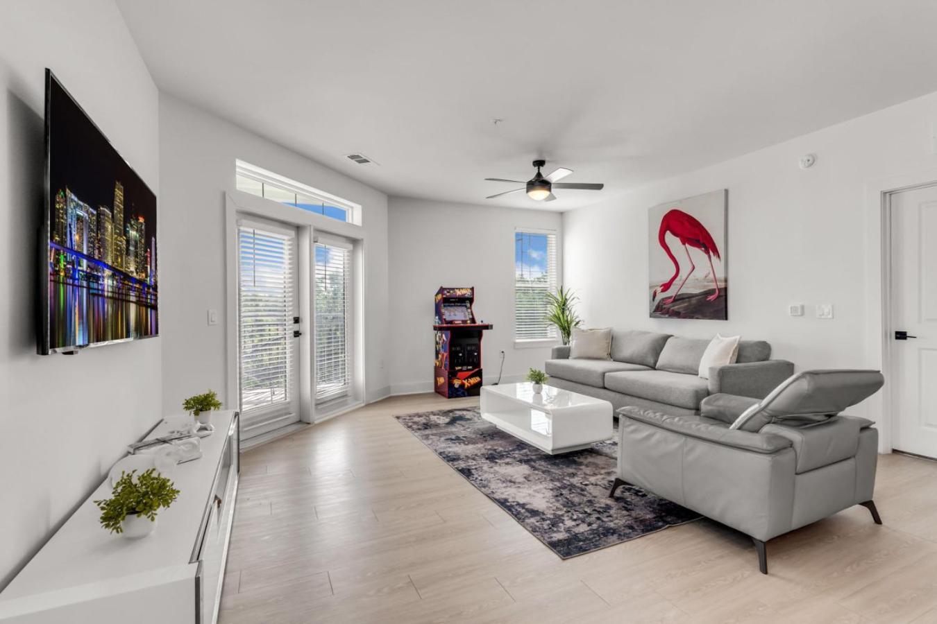 Sunny 2-Bed Oasis Pool And Gym In Apollo Beach Bagian luar foto