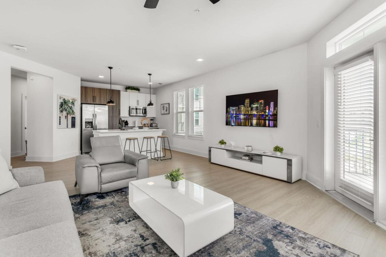 Sunny 2-Bed Oasis Pool And Gym In Apollo Beach Bagian luar foto