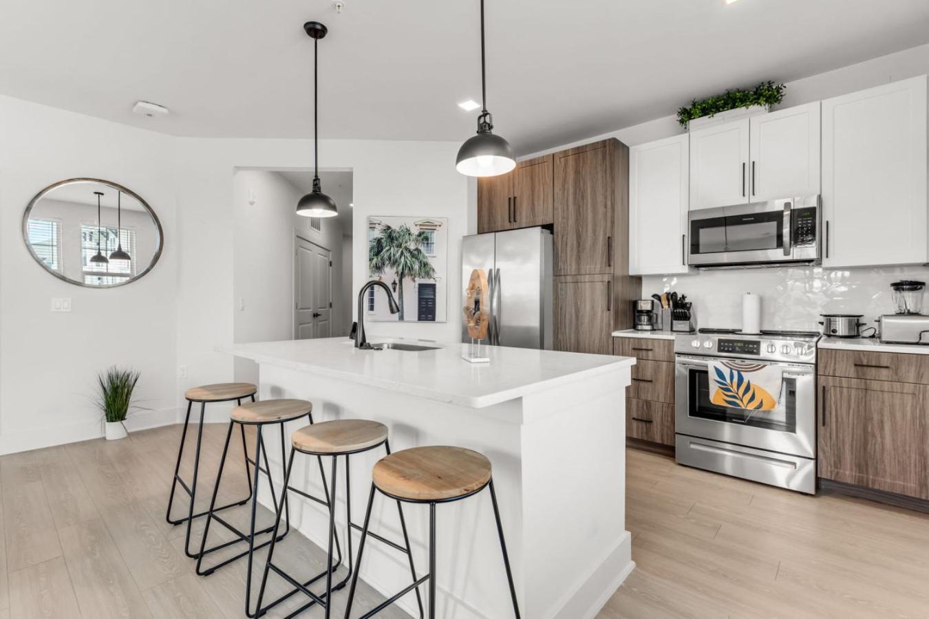 Sunny 2-Bed Oasis Pool And Gym In Apollo Beach Bagian luar foto