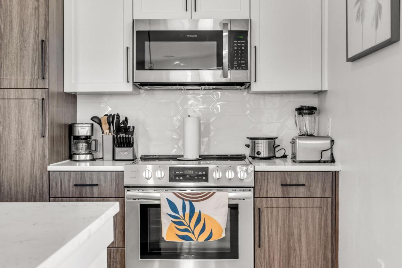 Sunny 2-Bed Oasis Pool And Gym In Apollo Beach Bagian luar foto